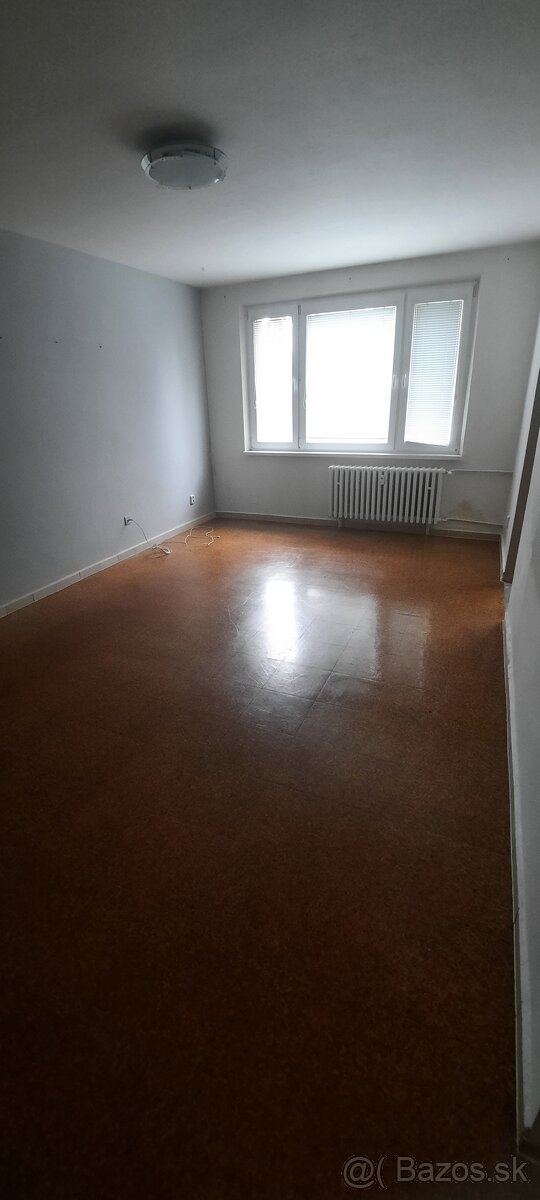 Dlhodobý prenájom 3izbového 85m2 z balkónom na ul. L.Svobodu - 4