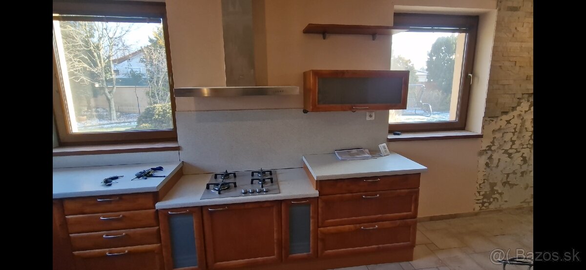 Kuchynská linka - 4