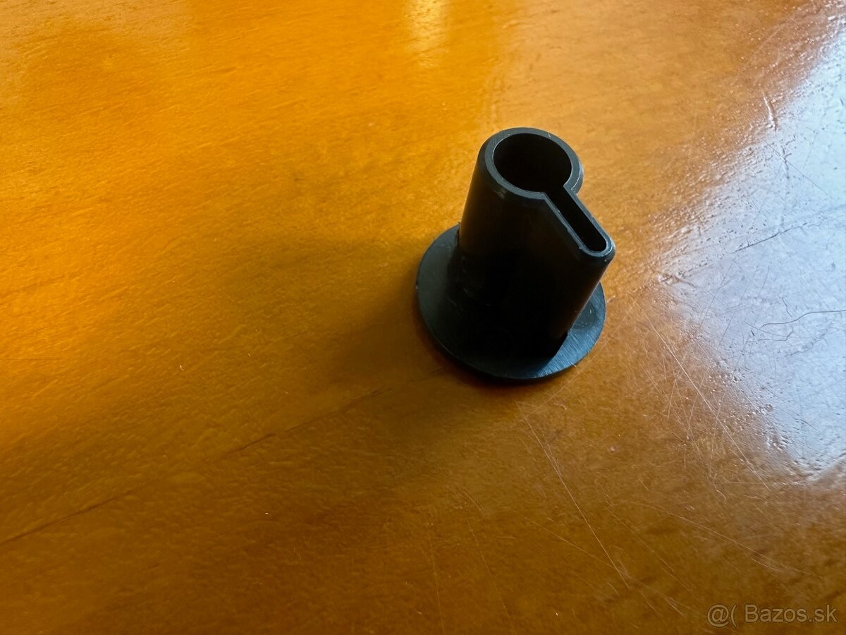 Predám záslepky PVC 100 ks čierne - 4