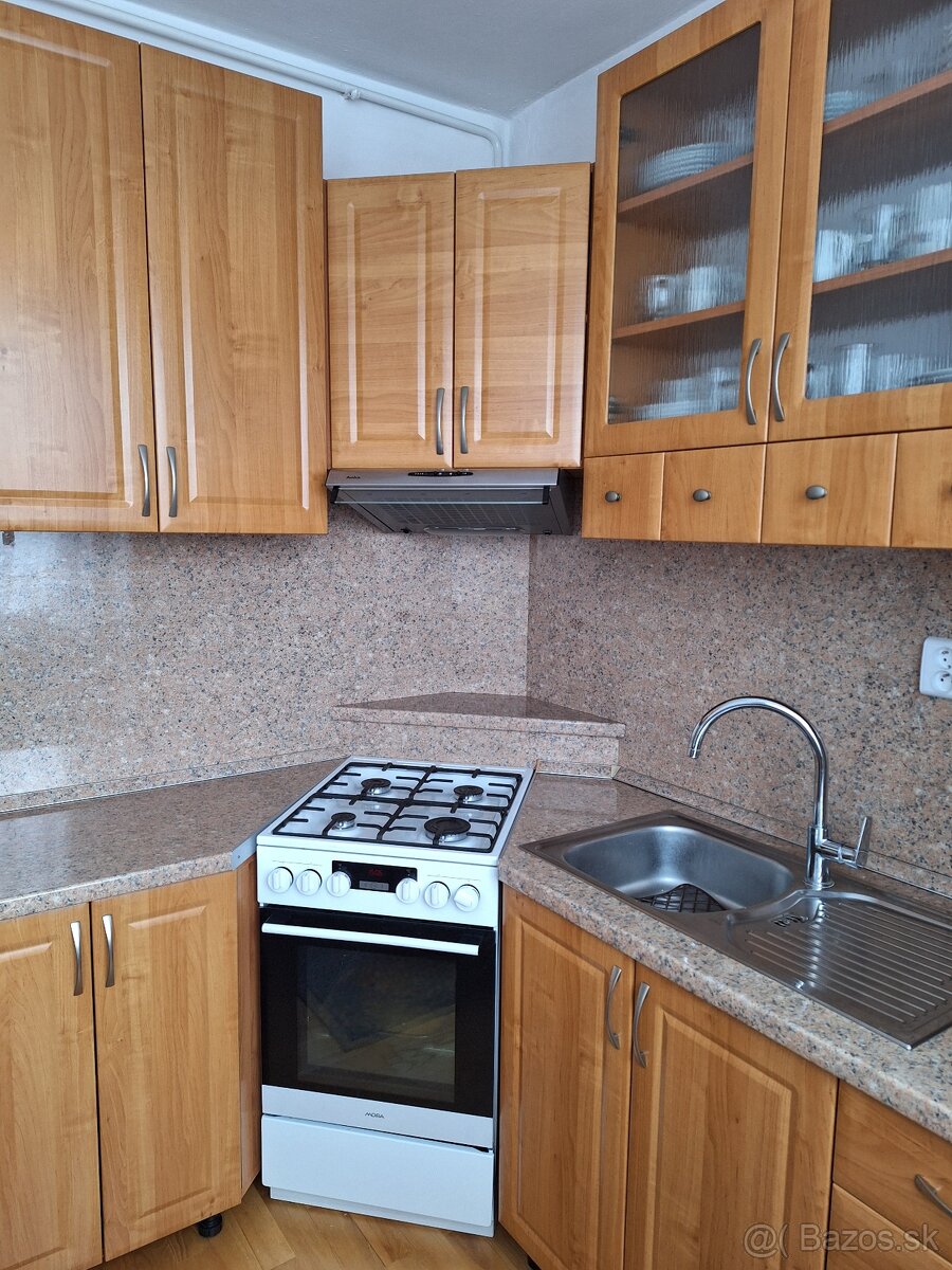 Kuchynská linka + veľká skrinka - 4