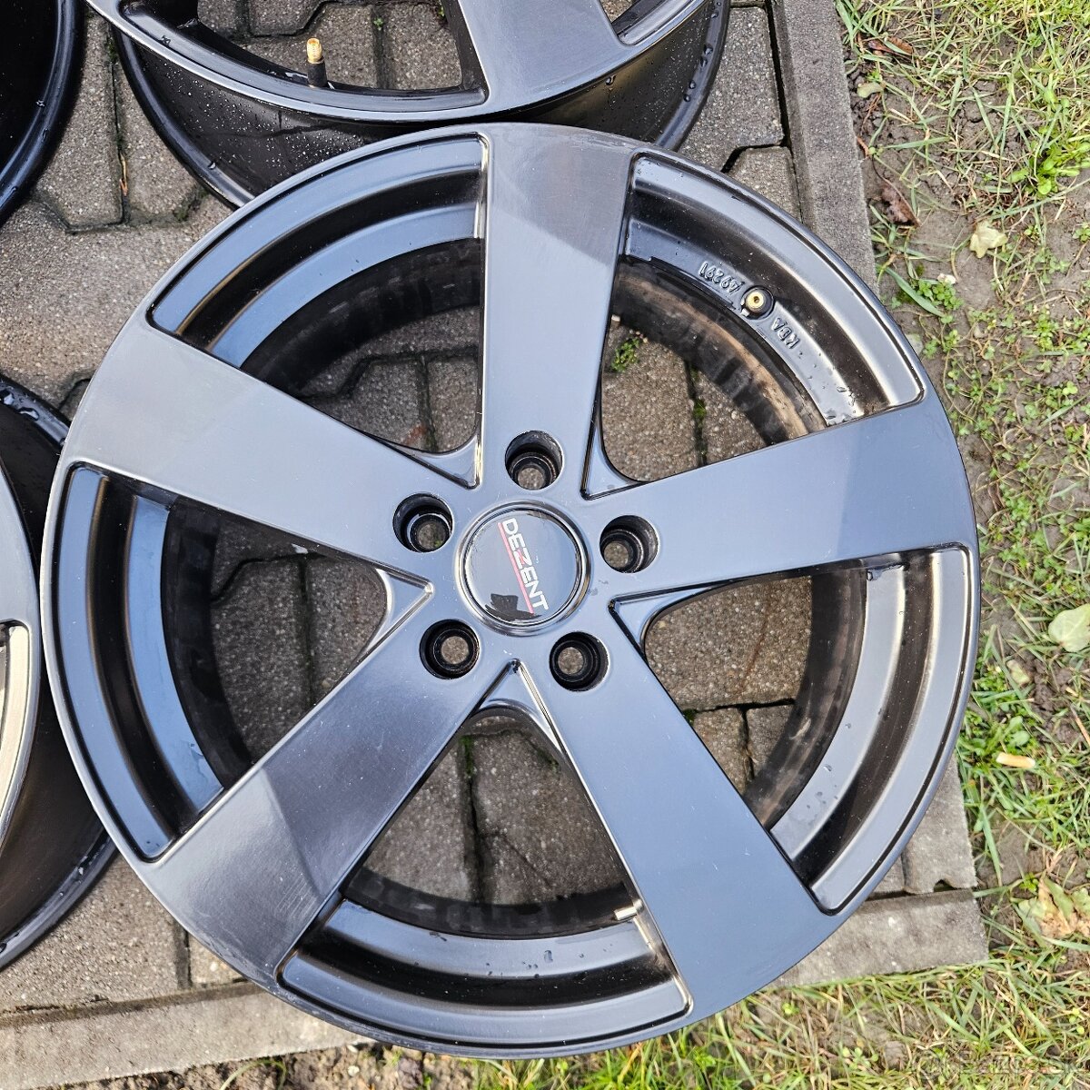 5x112 r17 Dezent - 4
