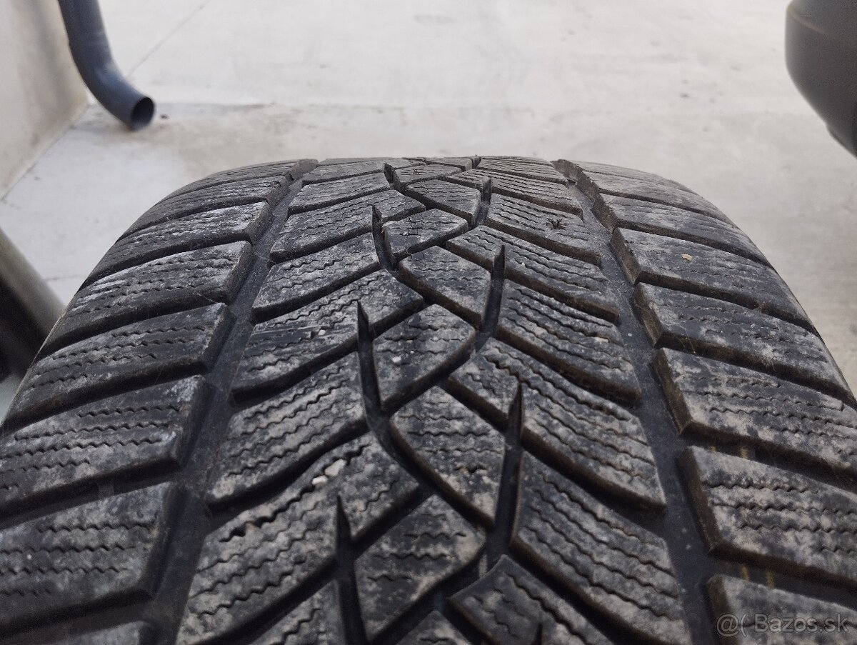 Predám zimné pneu Goodyear 245/40 r18 97v - 4