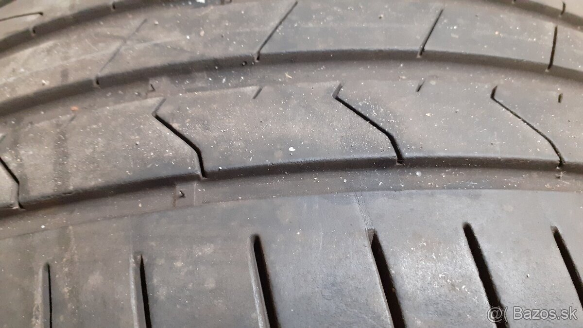 Predám 1ks slušná letná 245/40r18-97Y Hankook - 4