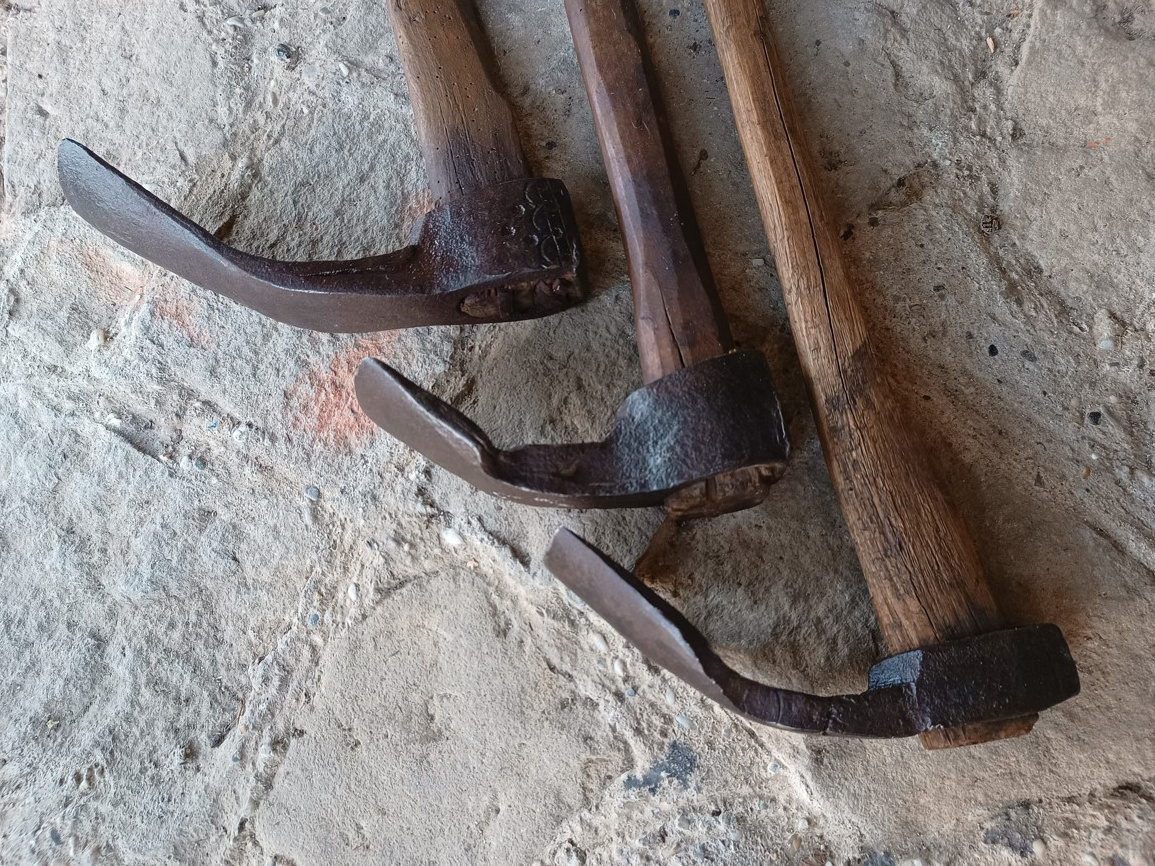 sekera dlabačka,sekery,hoblík,neboziec,staré náradie,dláto 3 - 4