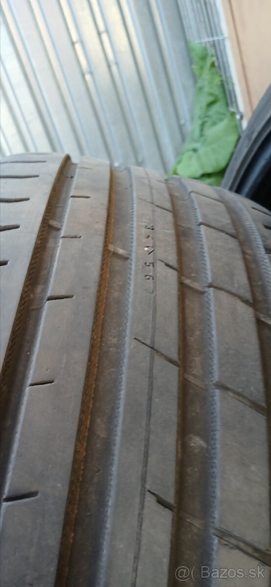 225 40 18 letné - 4