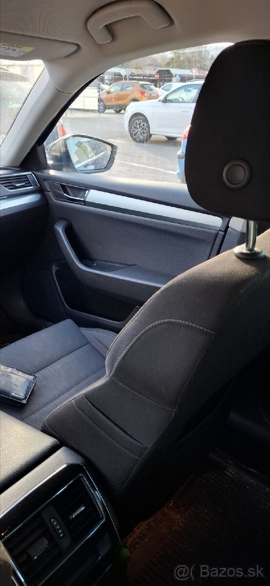 Škoda superb 3 1.6tdi vslusšnom stave - 4