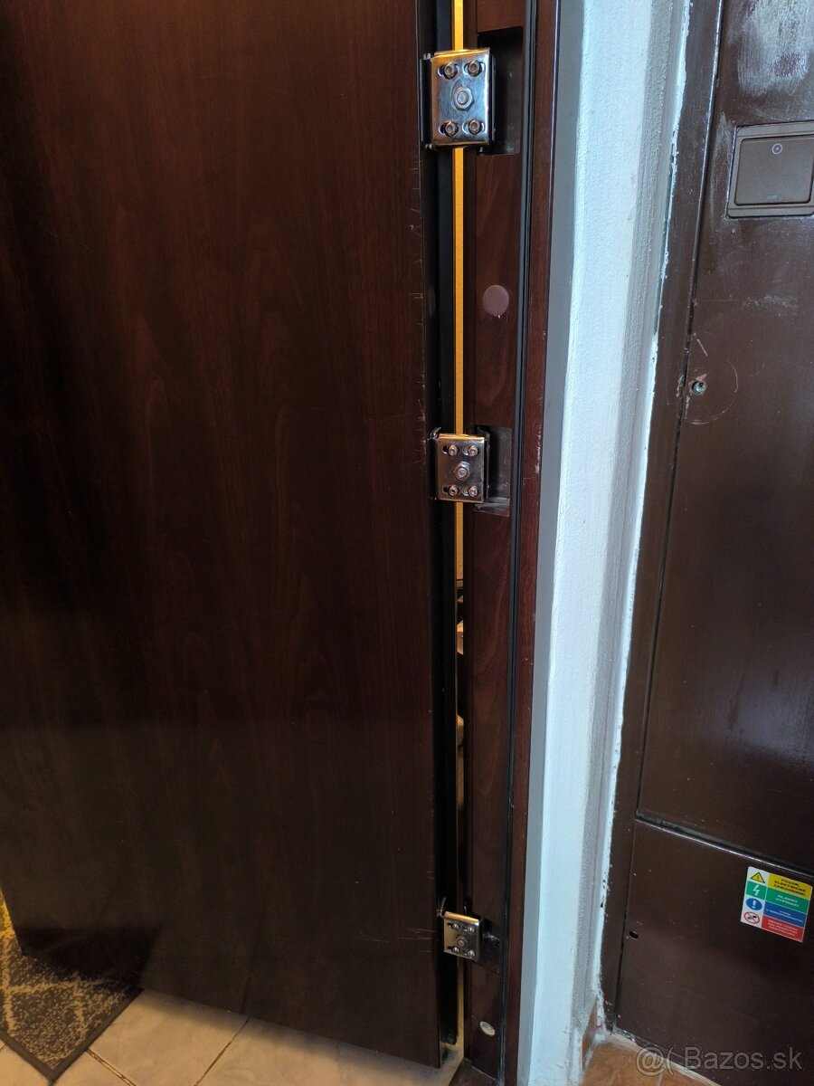 Bezpečnostné dvere aj so zárubňou - 4
