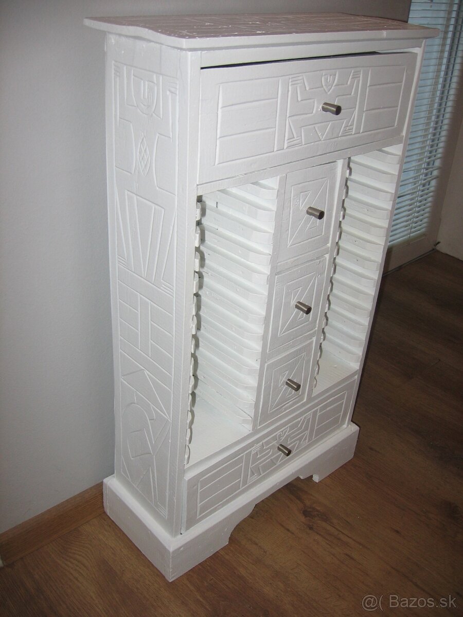 Komoda - 4