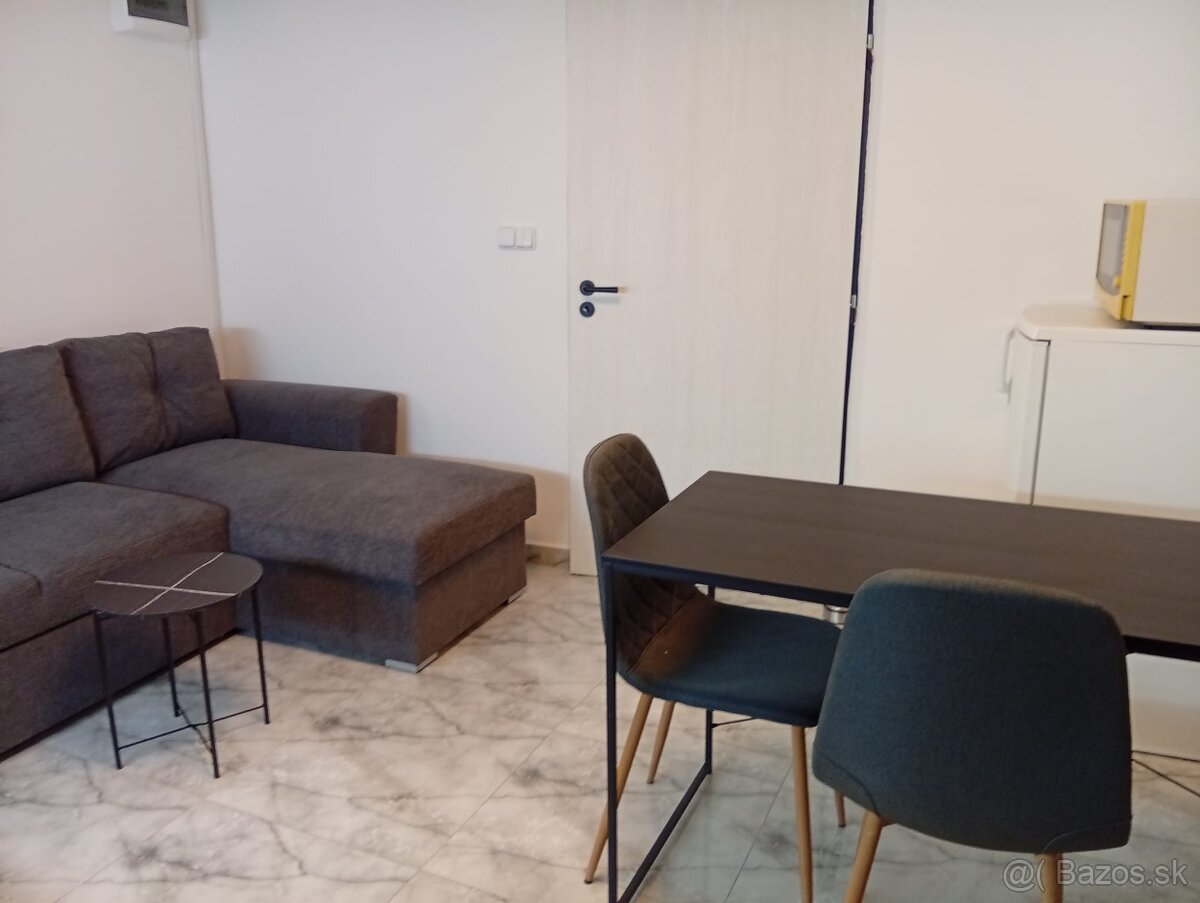 PRENAJMEM ZREKONŠTRUOVANÚ GARSÓNKU V KE-FURČA - 4