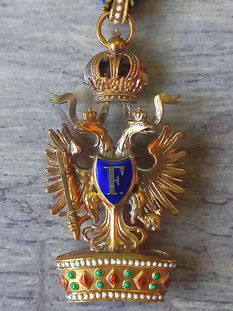 Rakúska ŽELEZNÁ KORUNA III. triedy v zlatej medaile Rakúska - 4