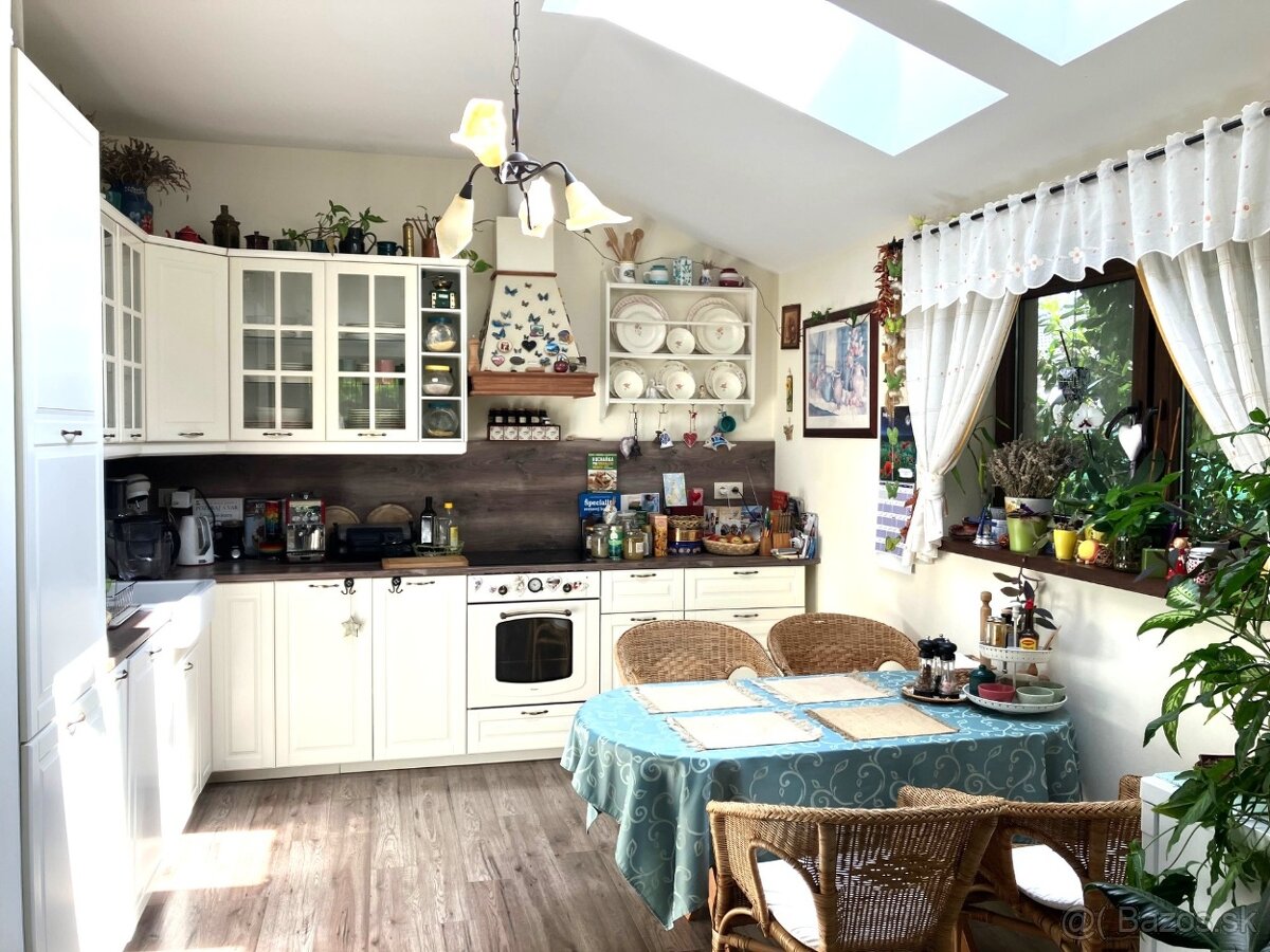 EXKLUZÍVNY 4 - IZB.RODINNÝ DOM V SLOVENSKOM GROBE | MALÝ RAJ - 4