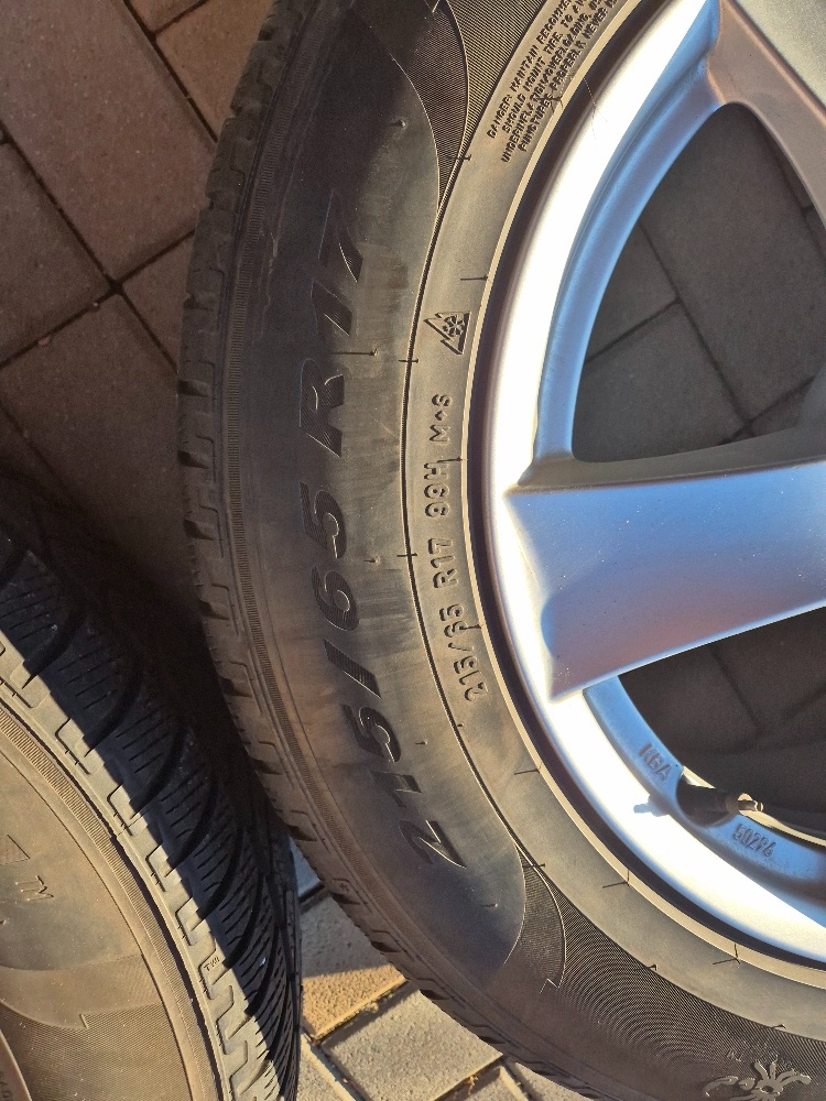 Málo jazdené zimné pneumatiky Pirelli Scorpio 215x65xR17 - 4