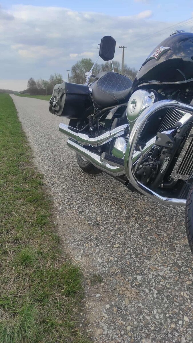 Kawasaki VN 900 Custom - 4