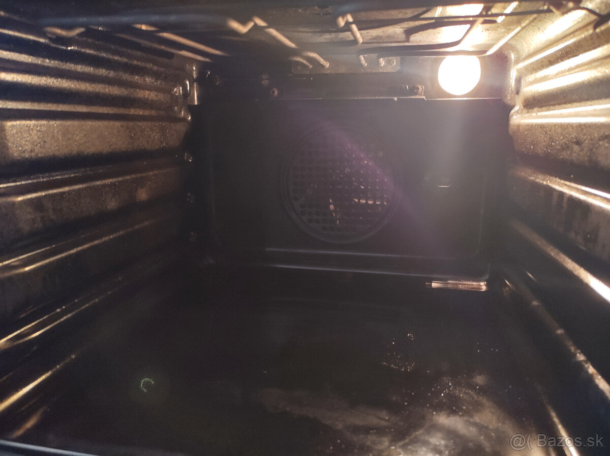 teplovzdušná rúra Whirlpool AKP237IX05 - 4