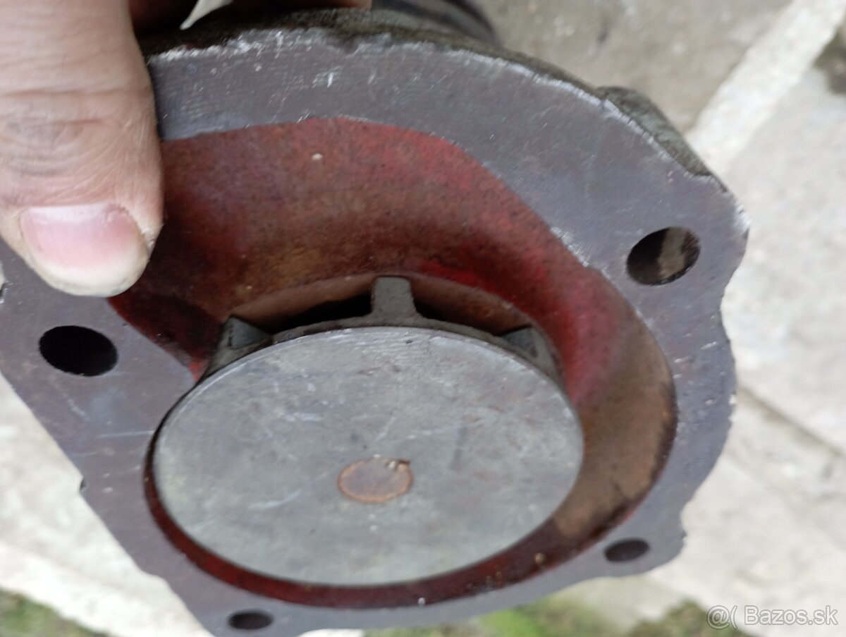 Vodná pumpa traktor Rumun UTB - 4