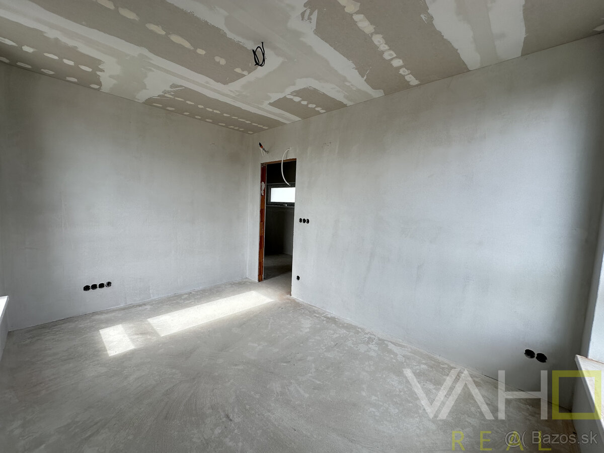 Exkluzívny 5-izbový rodinný dom s garážou a terasou – Biely - 4