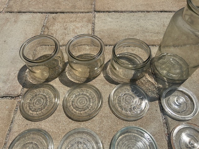 Predám zavaraninové poháre 4 ks so sklenným viečkom - 4