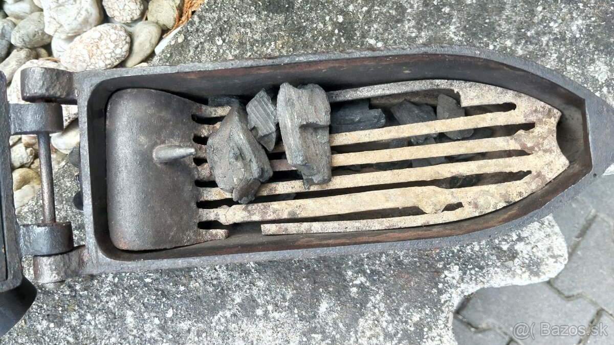 Obrovská komínová velmi stará sbírková žehlička D.R.G.M. - 4