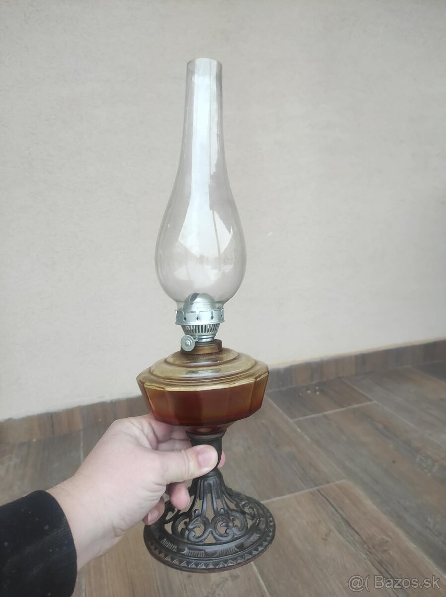 historicka petrolejova lampa. - 4