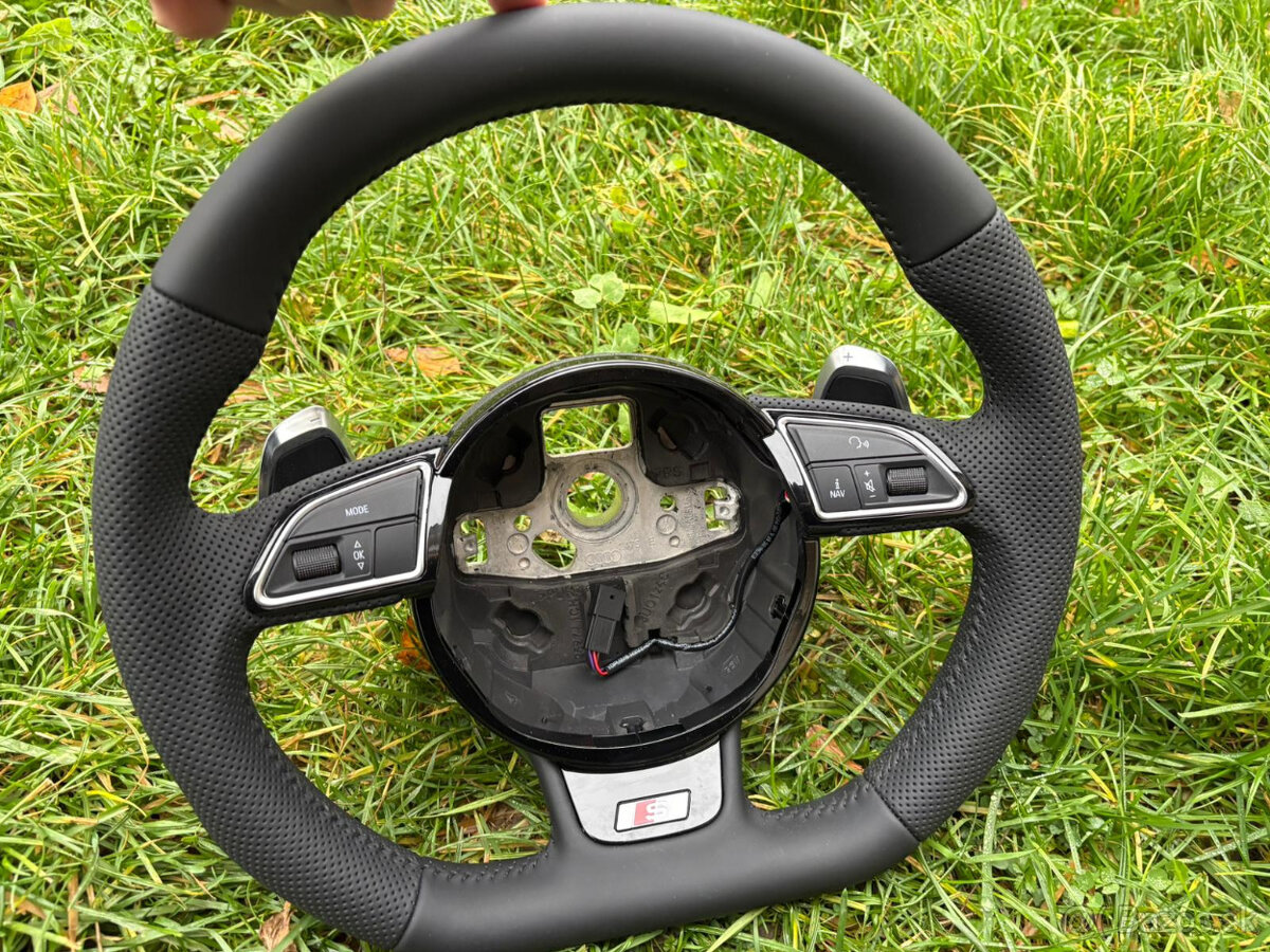 VOLANT AUDI KOŽENÝ PERFOROVANY CIERNE SITIE ZKOSENY - 4