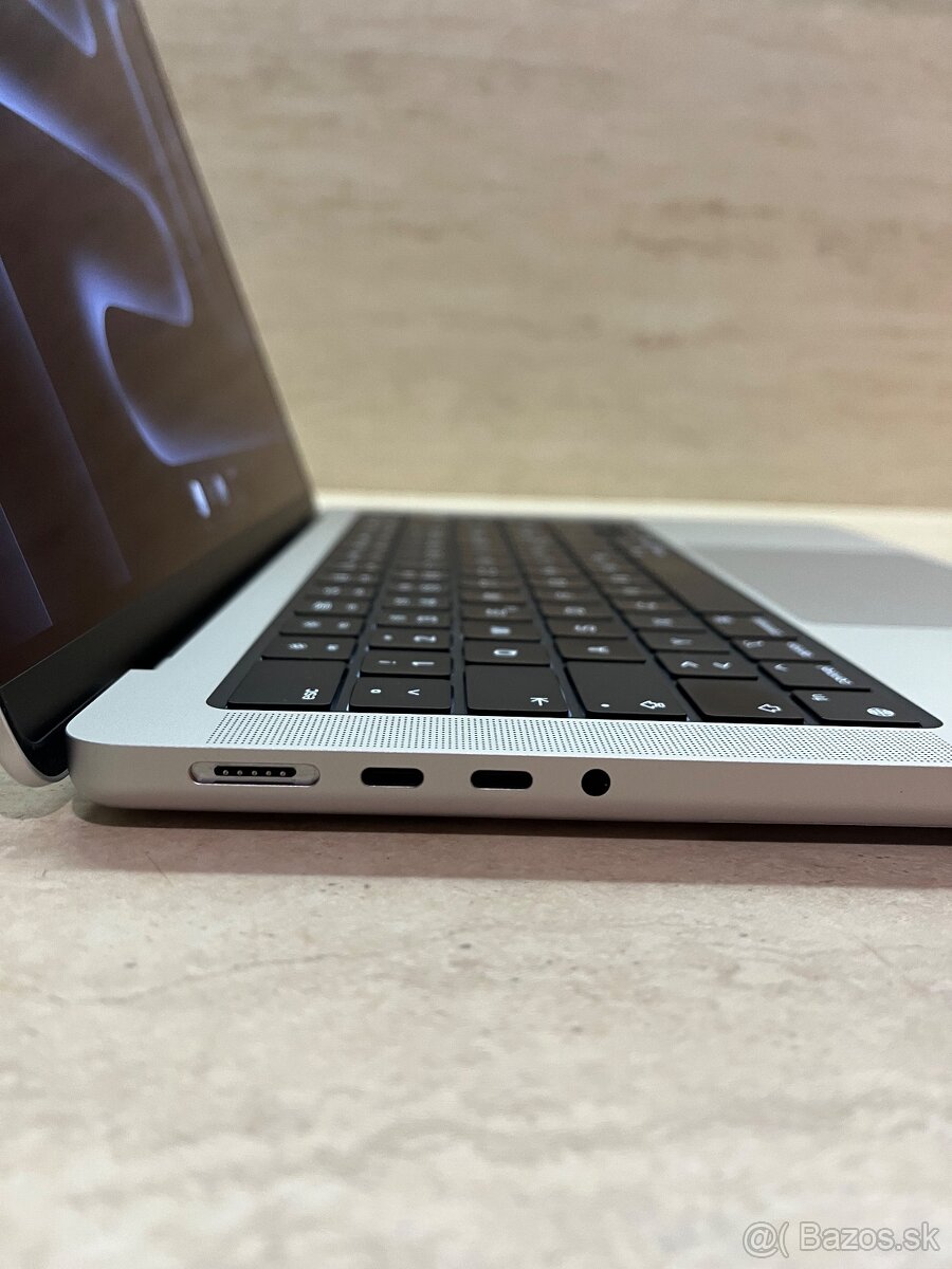 MDM | MacBook Pro 14’ M3 pro 18GB RAM | 512GB úložisko - 4