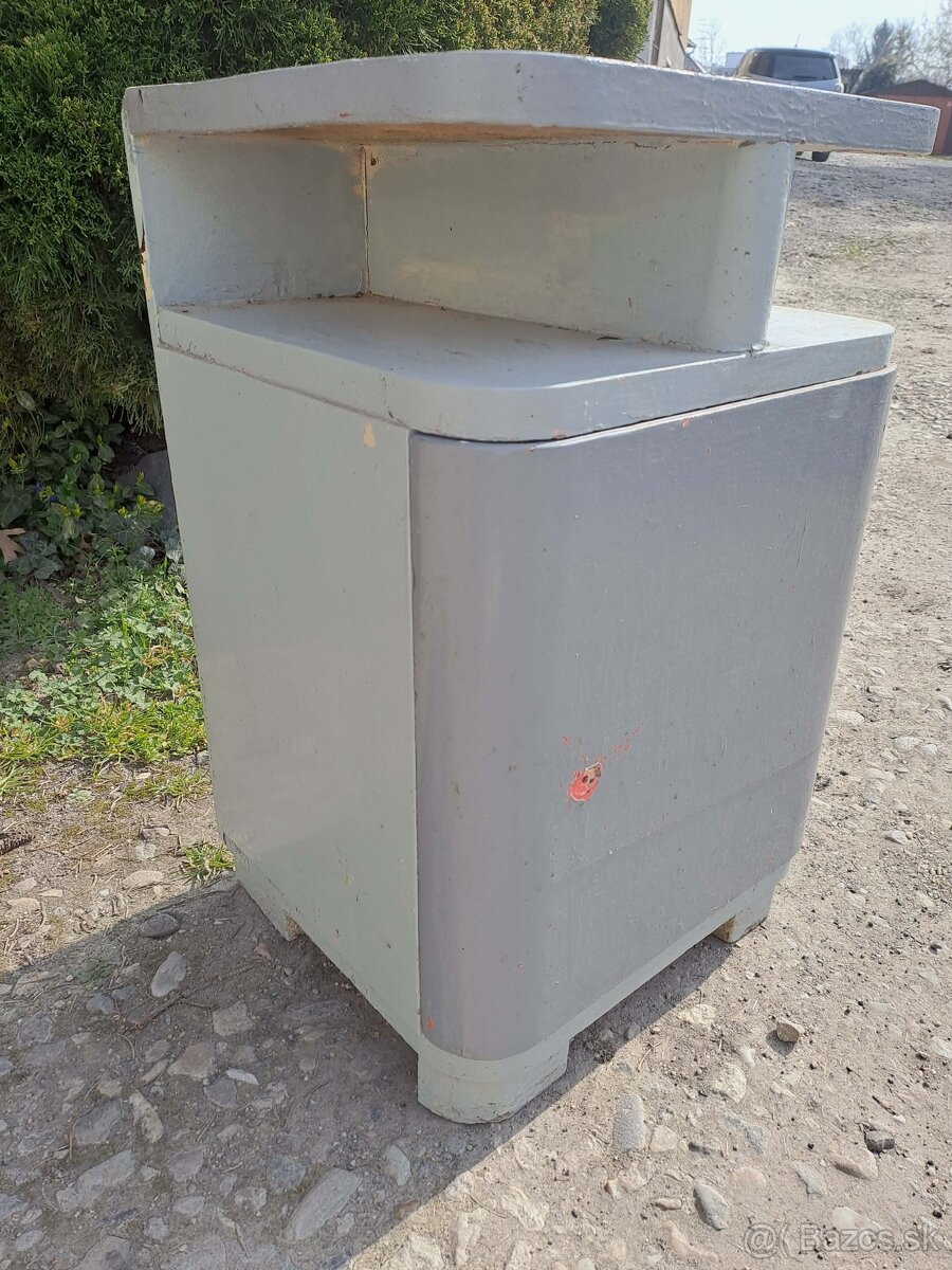 Predám starý nočný stolík - 4