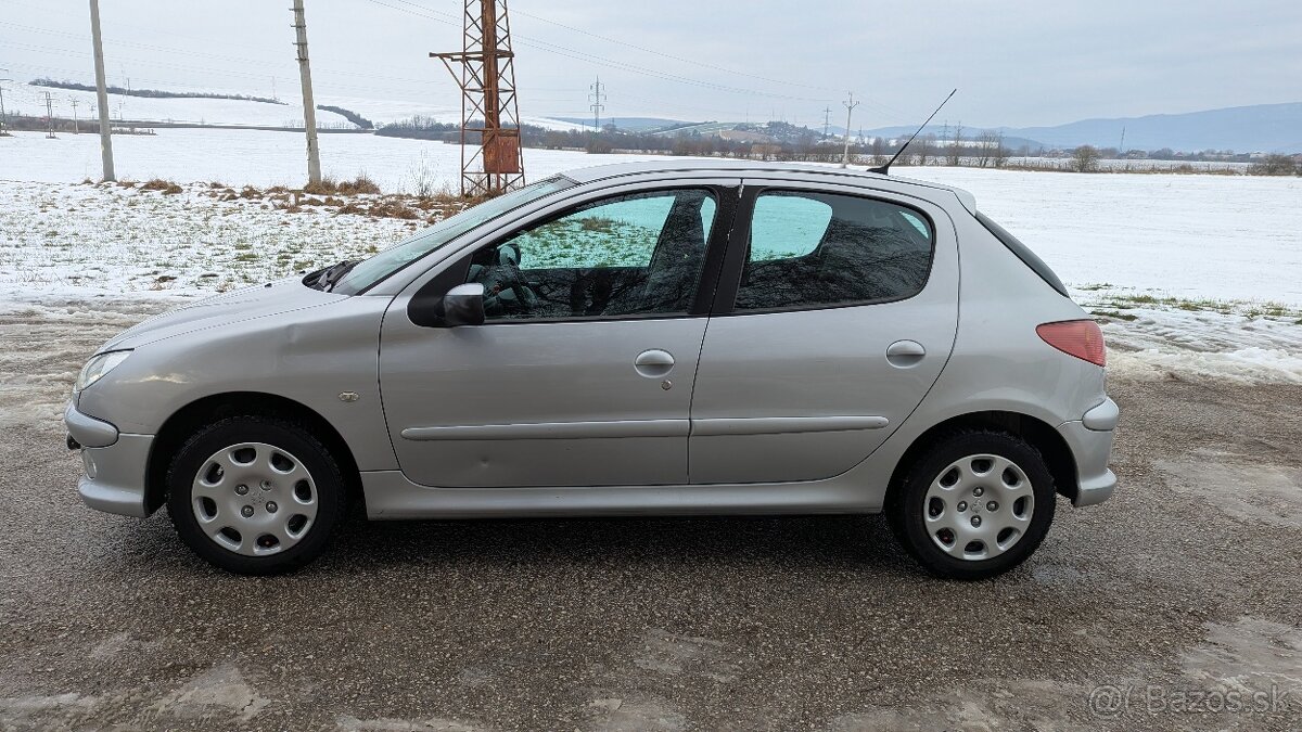 Peugeot 206 1.4 benzín hatchback r.v.2006 - 4