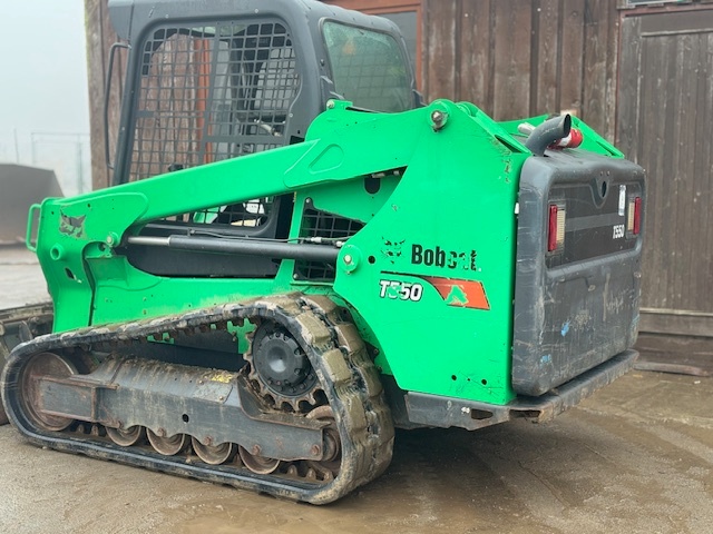 Smykový pásoví nakladač Bobcat T550 - 4