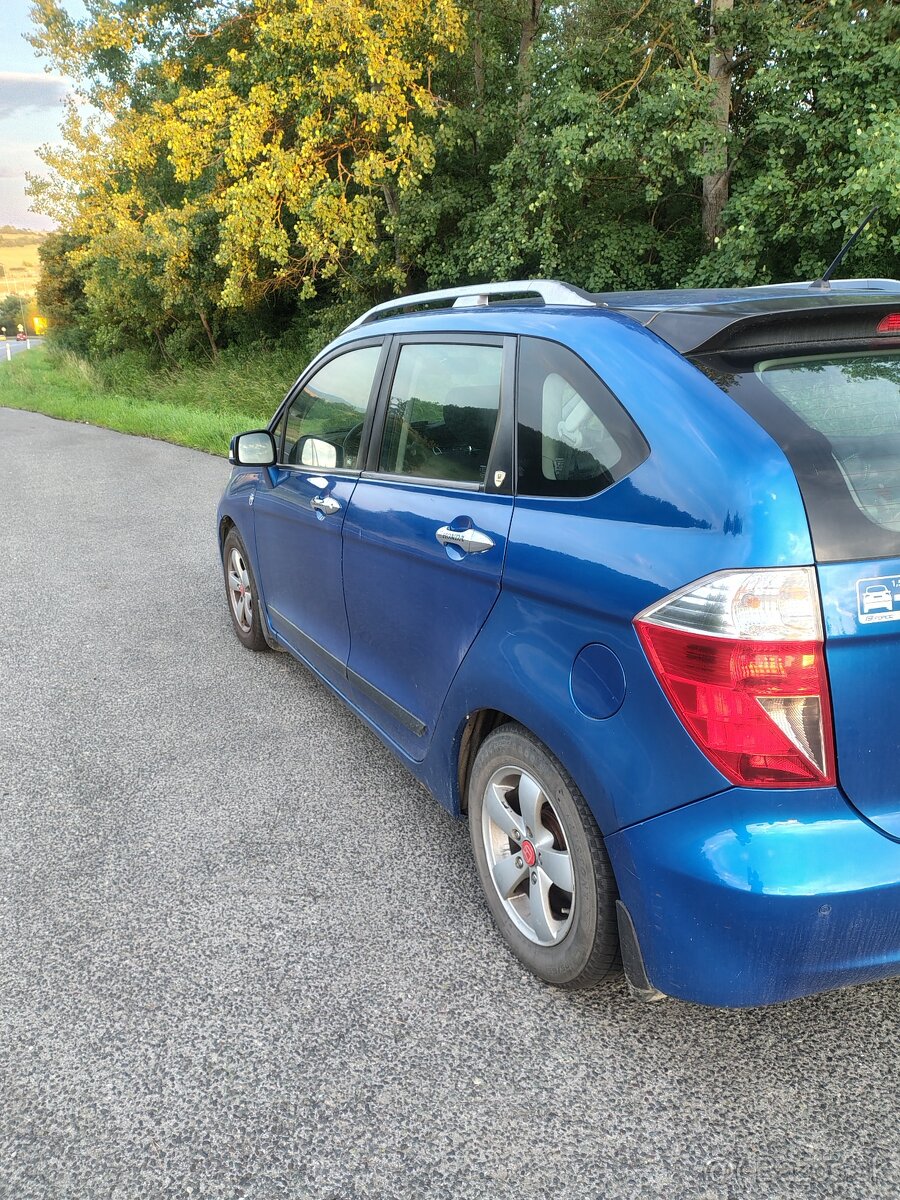 predam auto Honda FR-V 1,7 benzin - 4