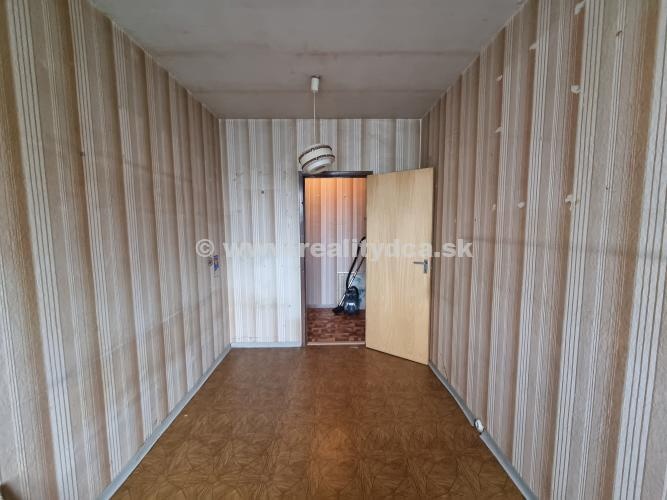 Predáme 4-izbový byt v Trenčíne na Sihoti - 4