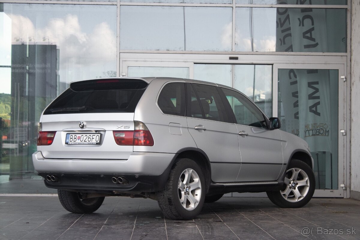 BMW X5 4.4i A/T - 4