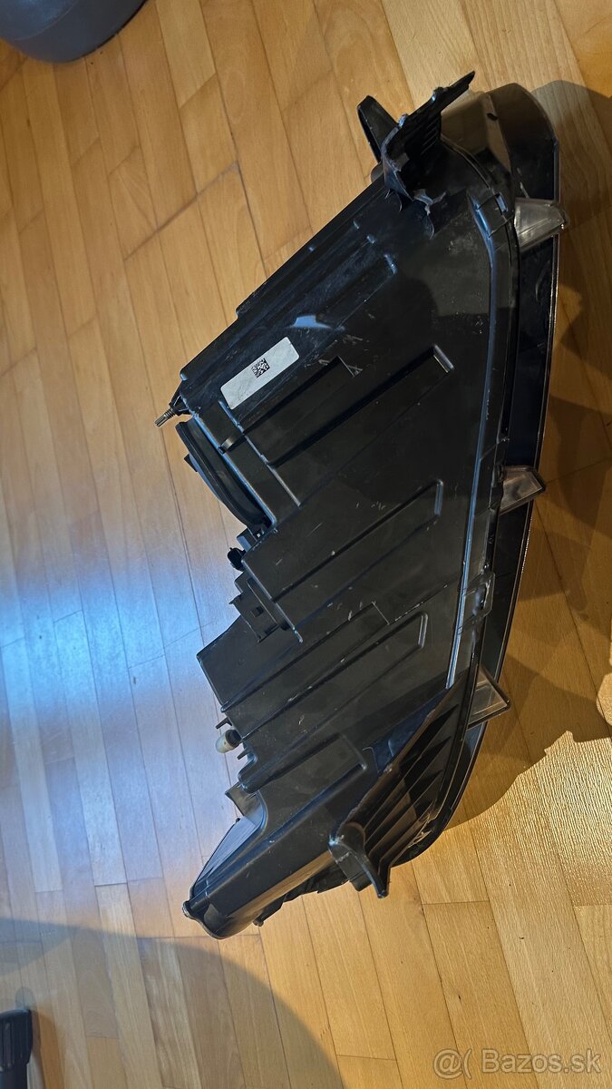 Predam predne svetlo stav na fotkách. Značka: RENAULT | D - 4