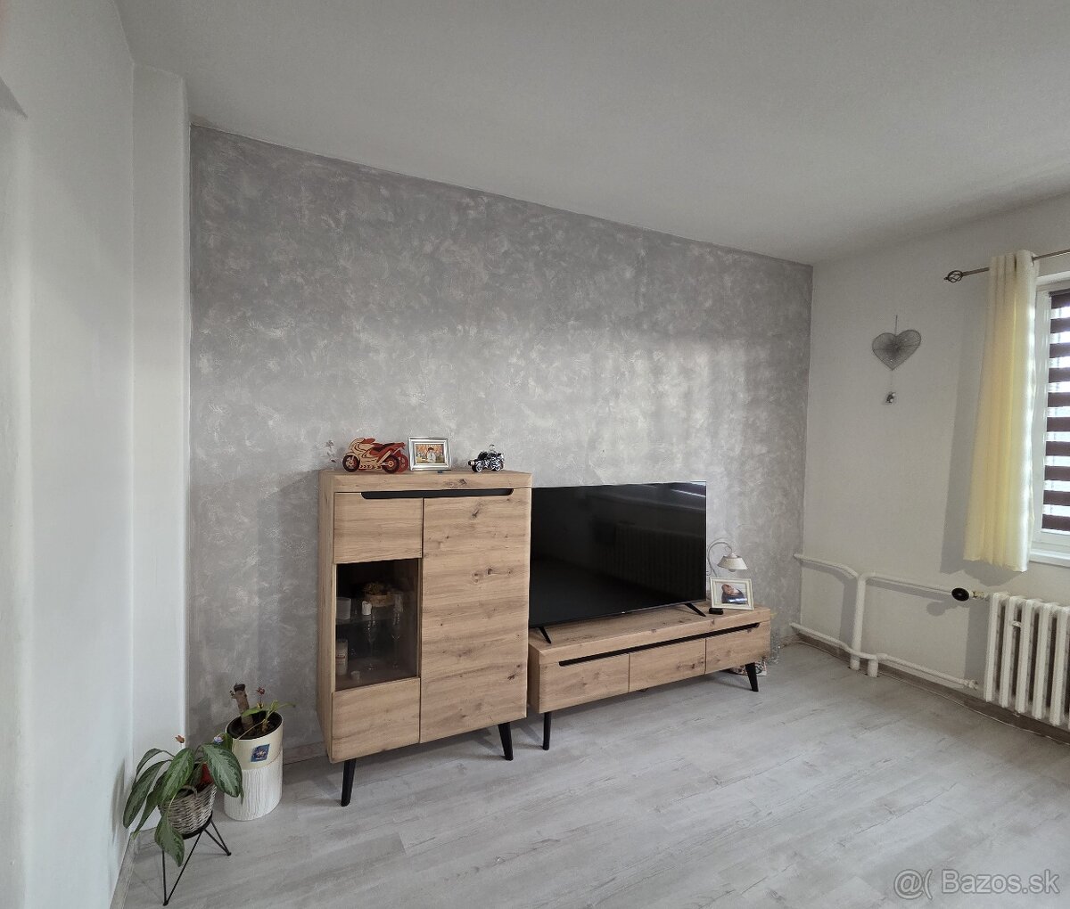 EXKLUZÍVNA PONUKA : Priestranný rodinný dom s garážou , obkl - 4