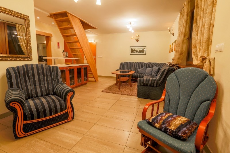 Priestranný mezonetový Apartmán s 3 miestnosťami - 4