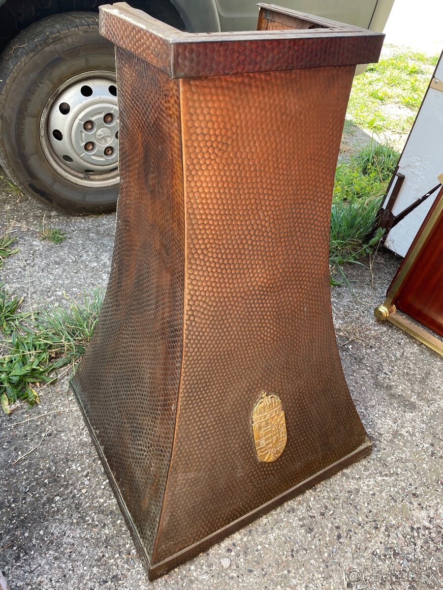 Ručne tepaný medenný kryt na krb alebo sporak - 4