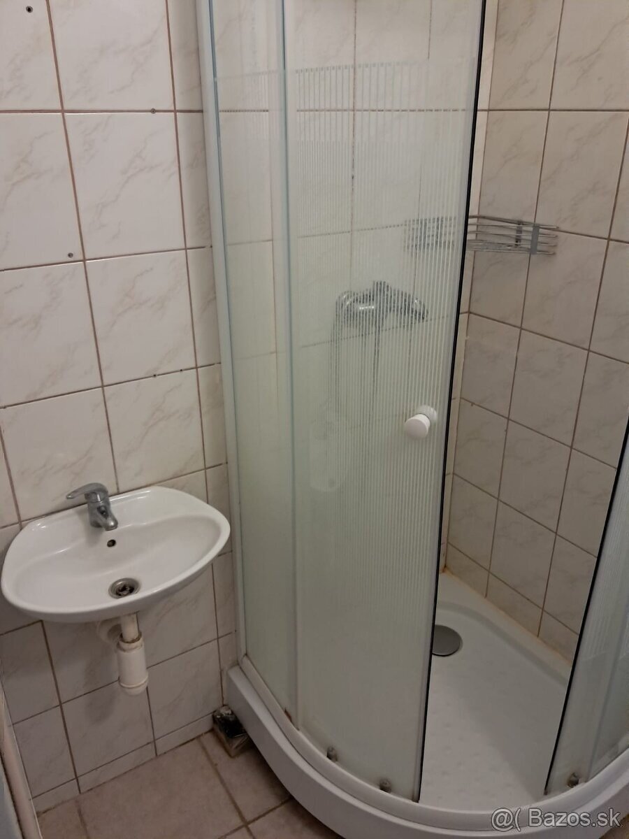 Na prenájom – nezariadený 1-izbový byt, Šaľa – ulica Vavra Š - 4