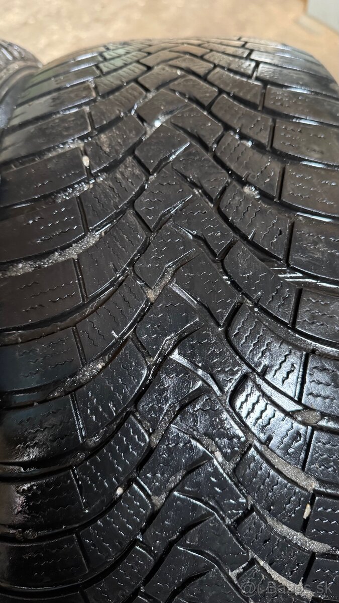 Predám zimné pneu. R17 245/55 106V - 4
