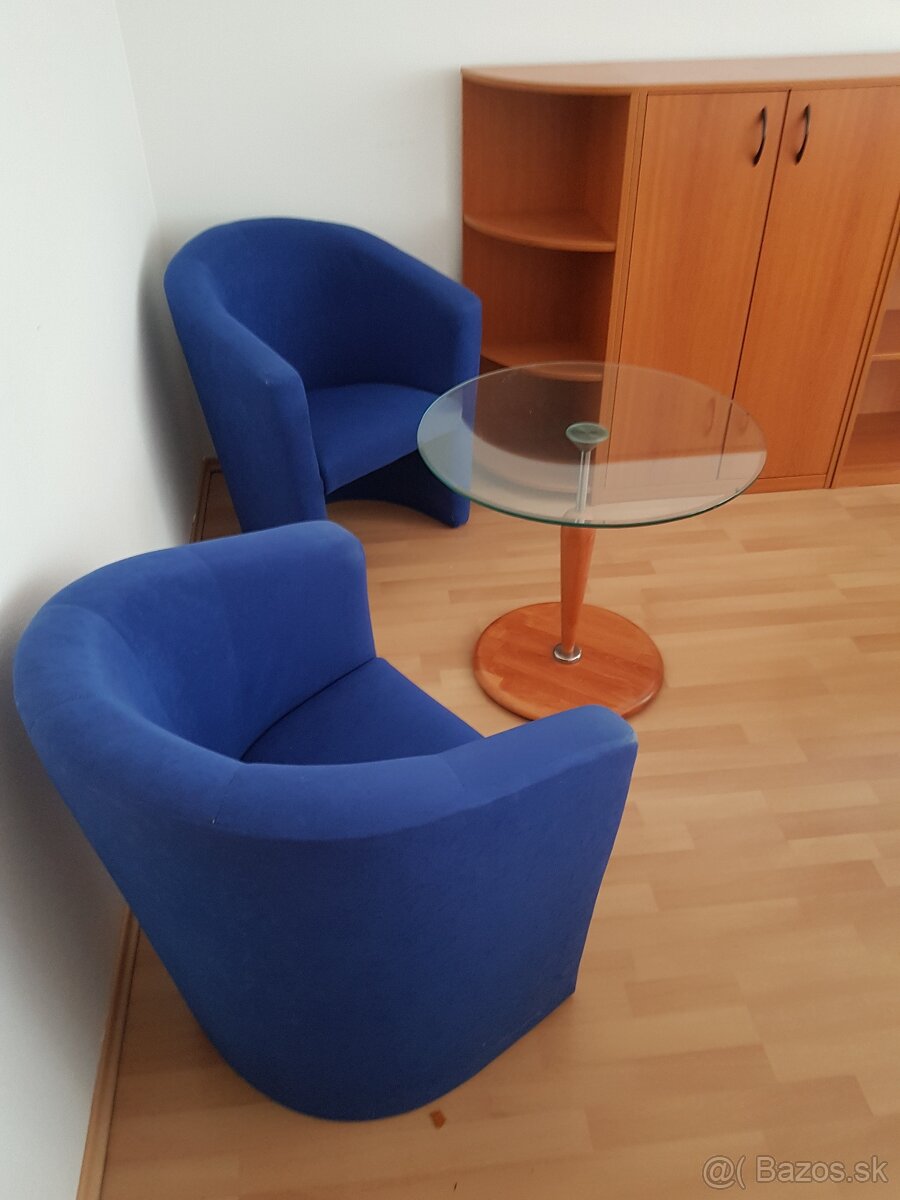 predam konferencny stol.plechovu skrinu - 4