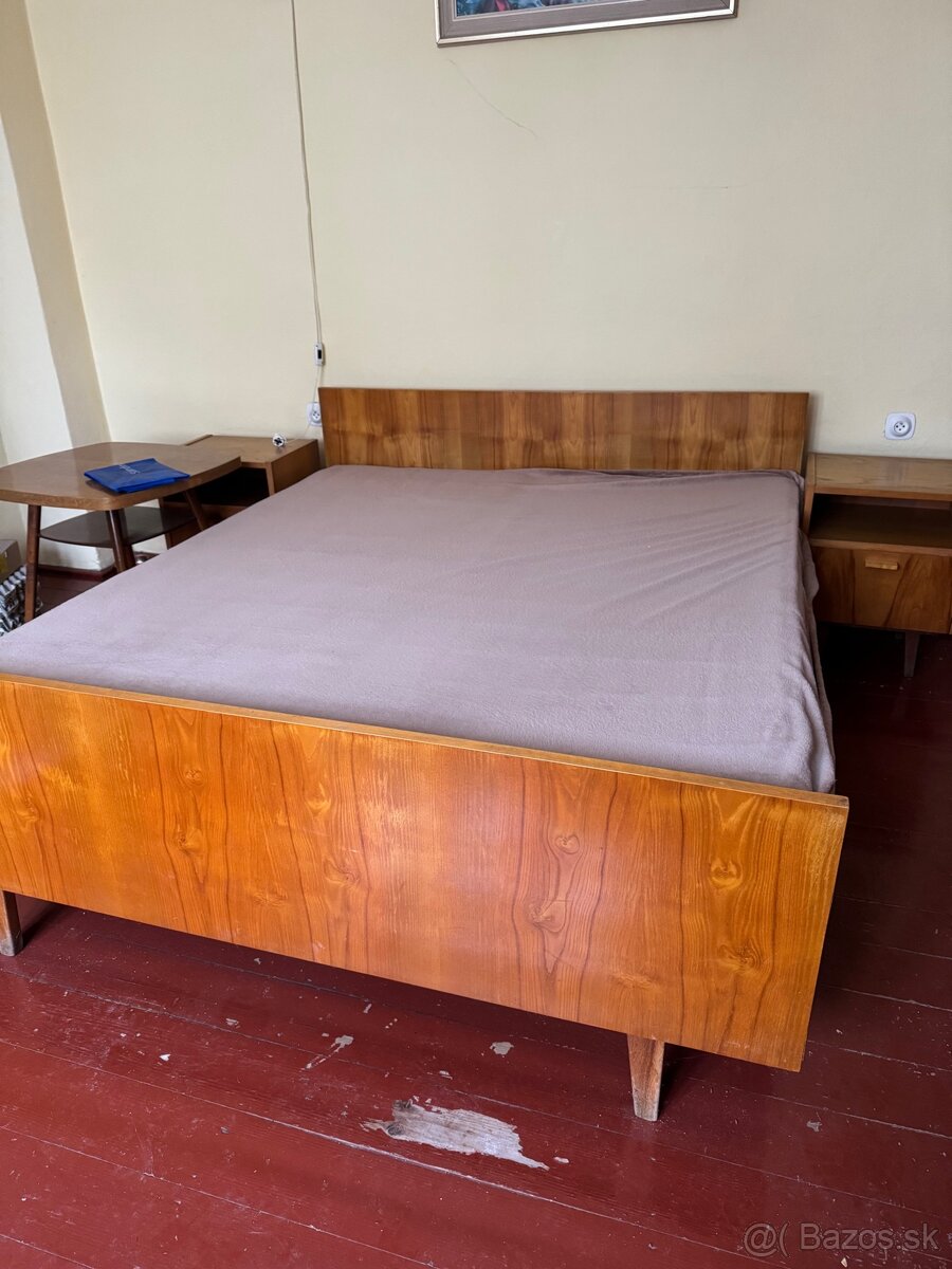 Stará drevená retro posteľ - 4