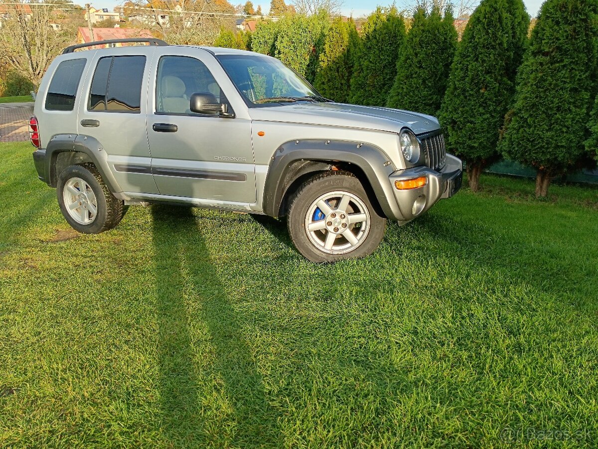 Jeep cherokee kj 2,5 105kw 5st manuál 4x4 - 4