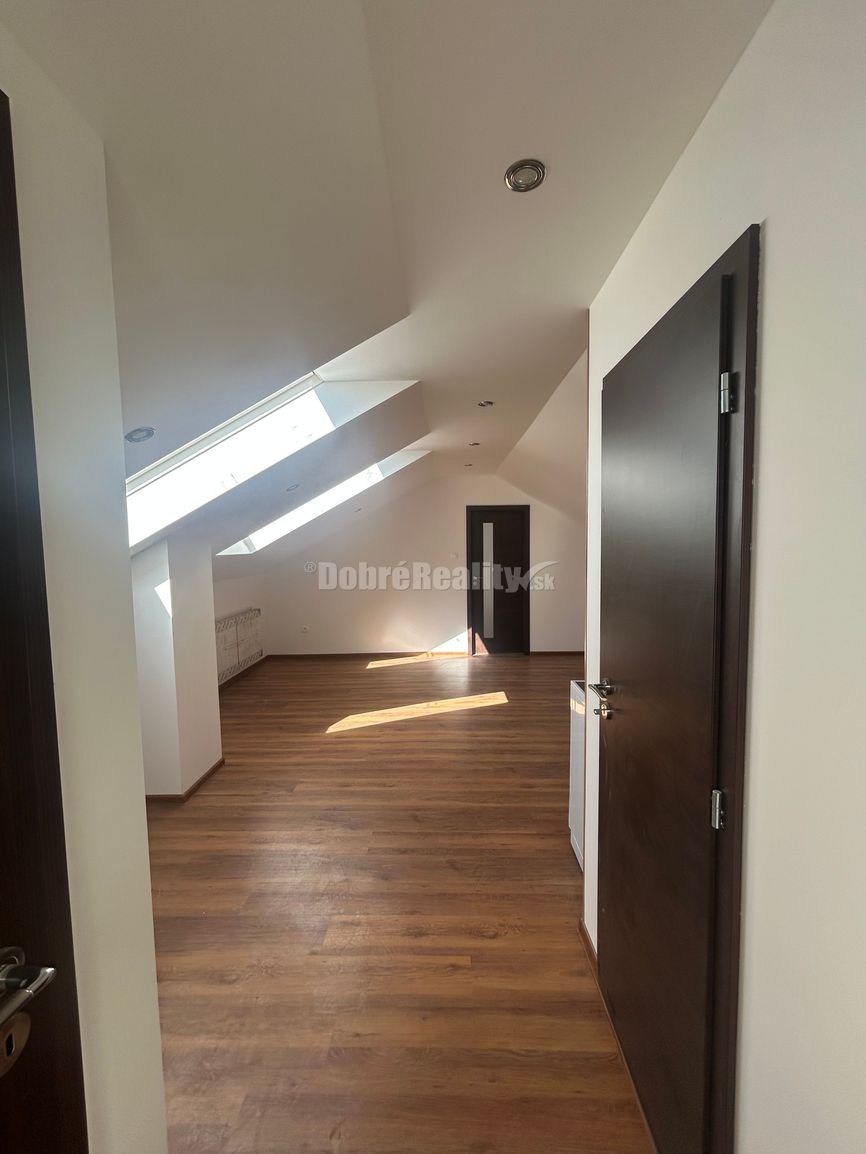 Prenájom podkrovného 1izb bytu pri Gymnáziu - 4