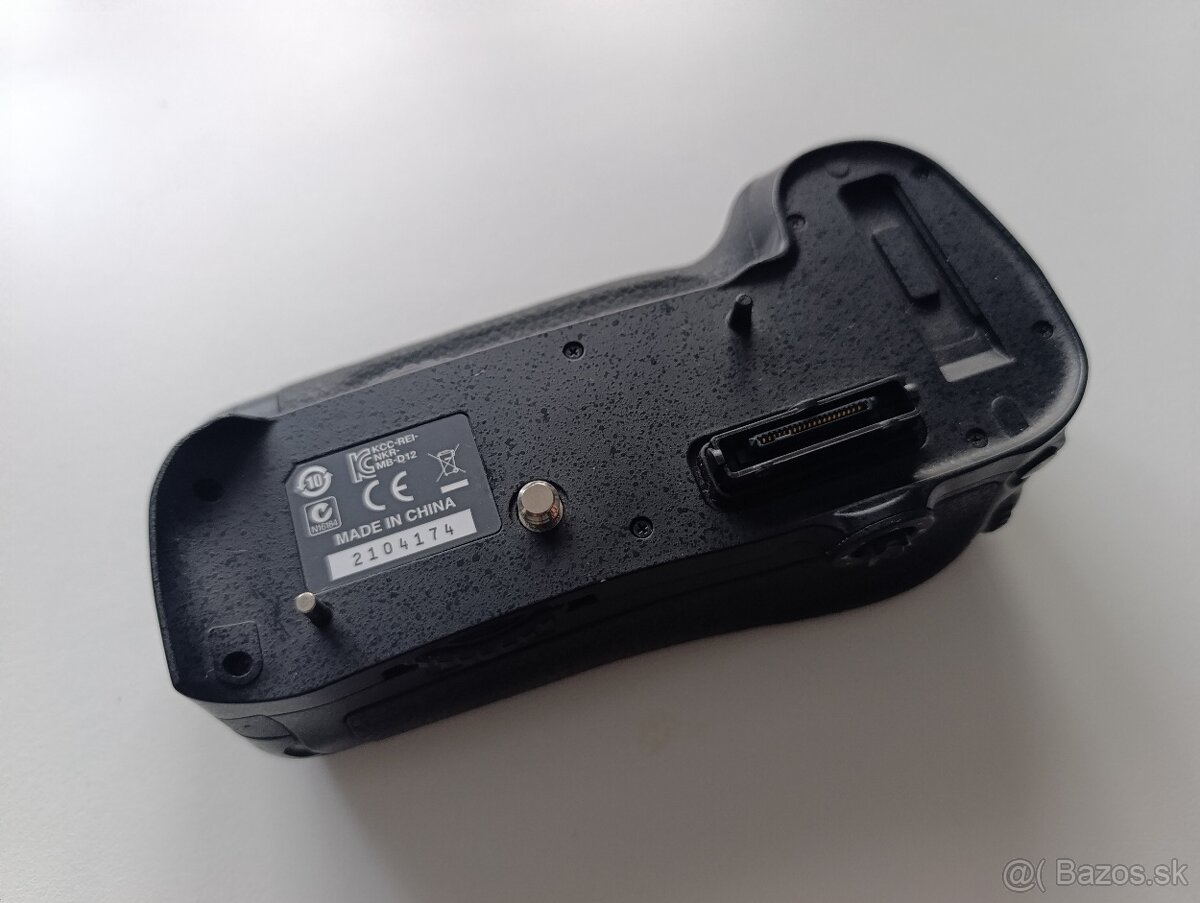 Predám Grip na Nikon D - 4