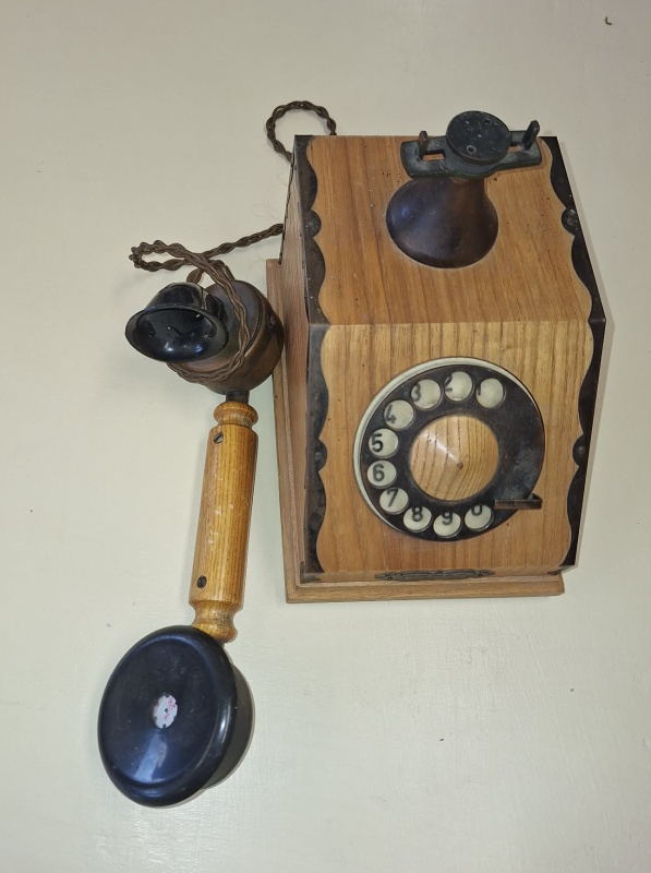 DREVENÝ TELEFÓN - 4