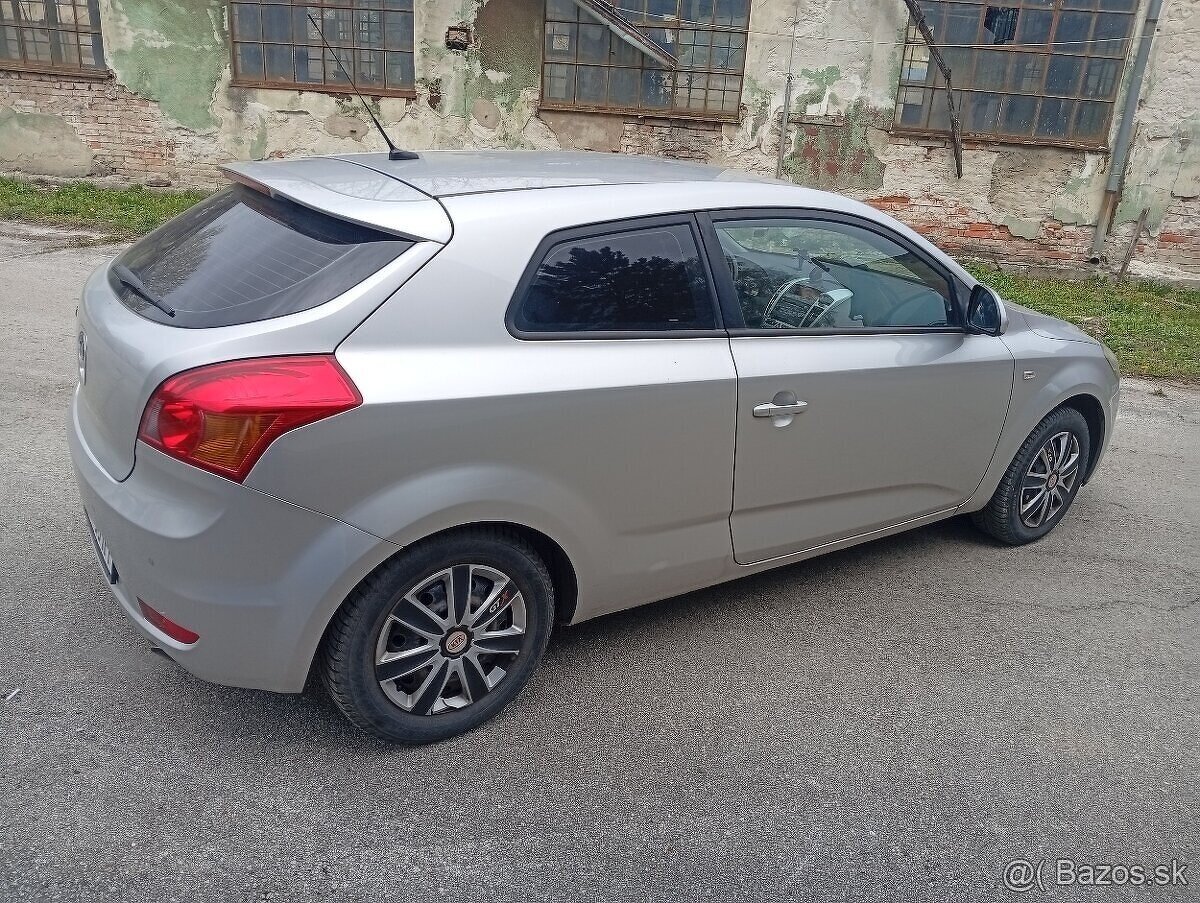 Rozpredám Kia cee'd 1.4 16V 2008 - 4