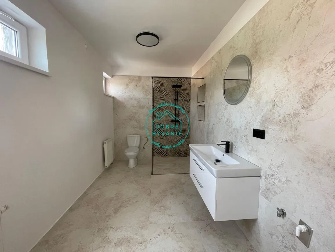 Prenájom Garsónky v polyfunkčnom dome v centre - 4