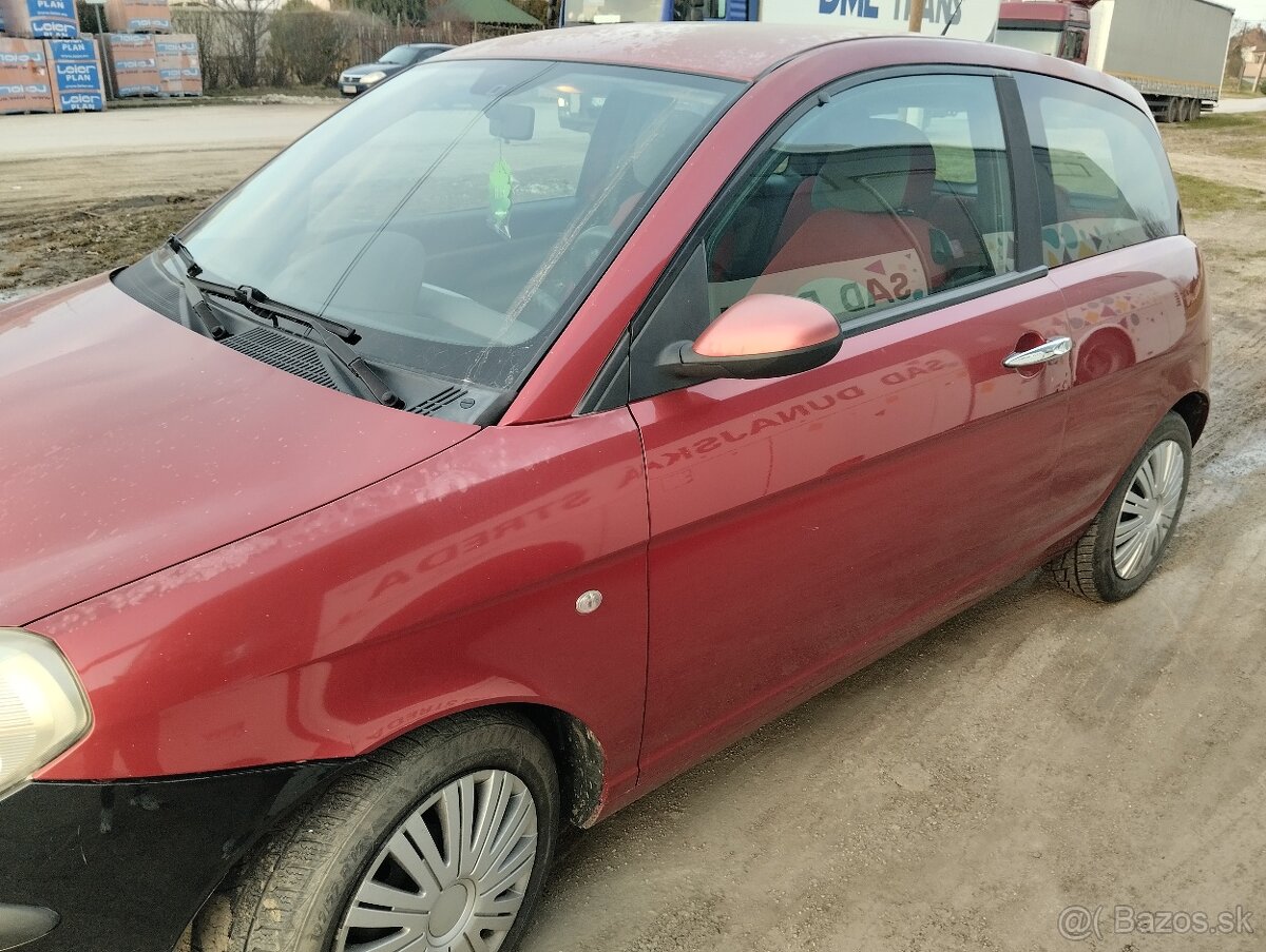 Predám Lancia Y 2003 1.2 benzín - 4