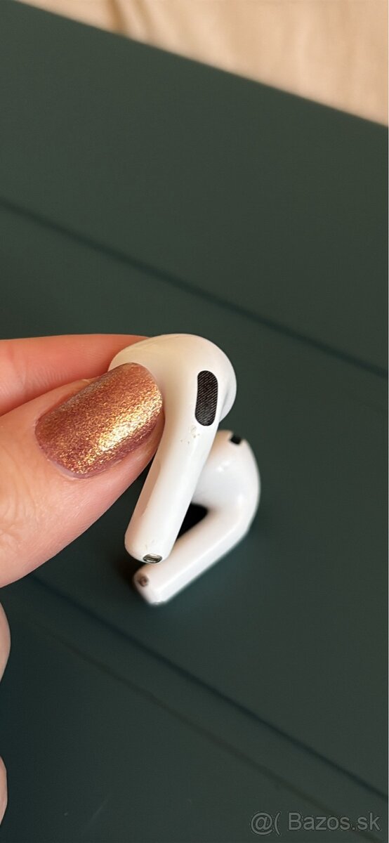 AirPods 4 bez púzdra - 4