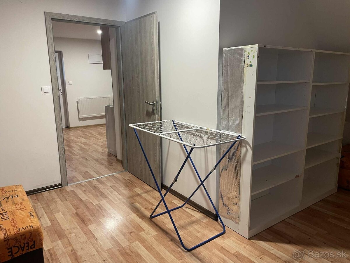 Prenájom 2,5 izbového bytu pri centre TN - 4
