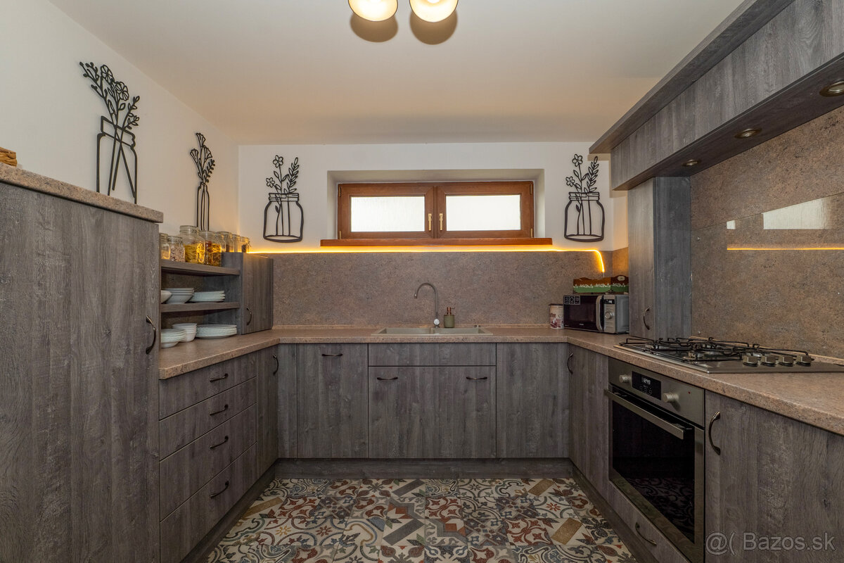 Zrekonštruovaný dom s bazénom a veľkým pozemkom | Podlipníky - 4