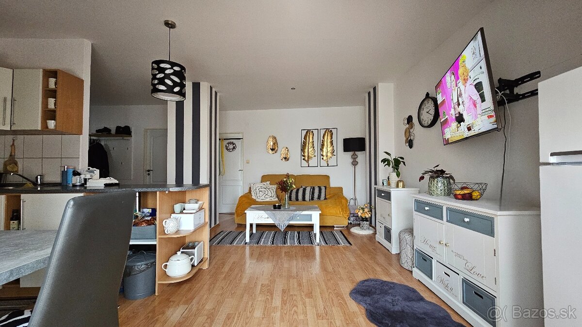 MODERNÝ 3-IZBOVÝ BYT S BALKÓNOM A KRÁSNYM VÝHĽADOM - 4